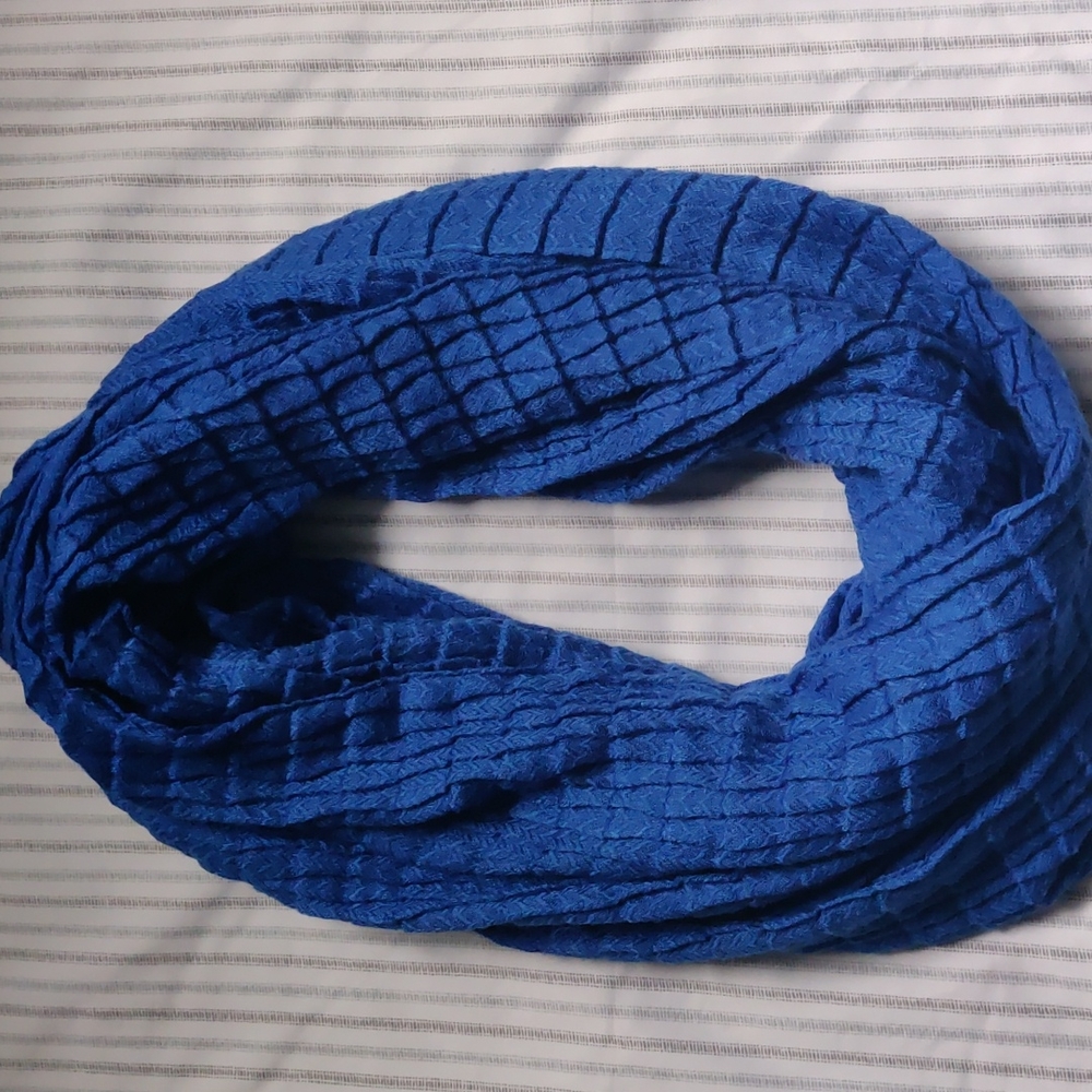Royal infinity scarf by Echo